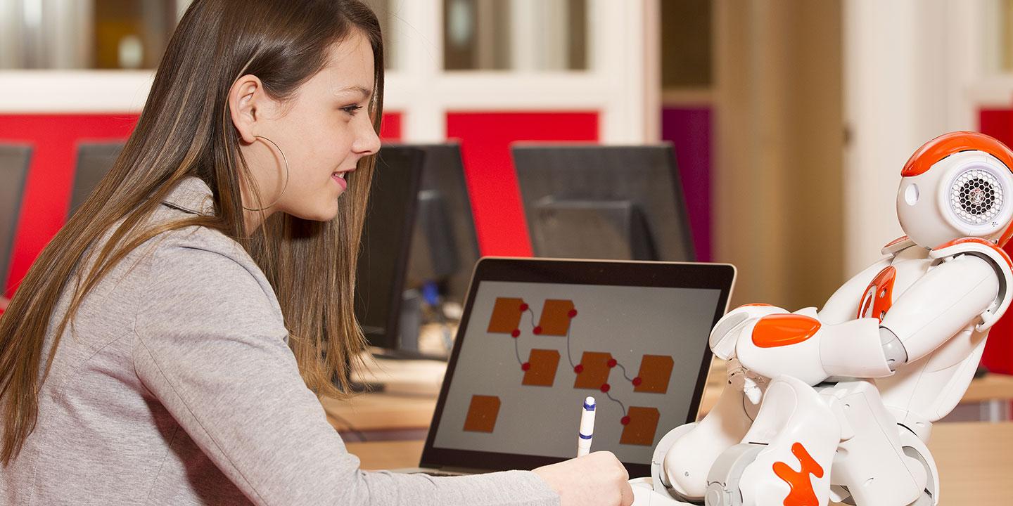 Im Zuge der Digitalisierung kommen immer mehr Bildungsroboter im Klassenzimmer zum Einsatz.
