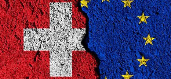 L'image montre les drapeaux de la Suisse et de l'Europe.