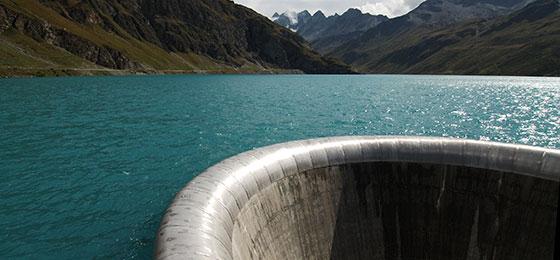 Das Bild zeigt den Lac de Moiry im Kanton Wallis.