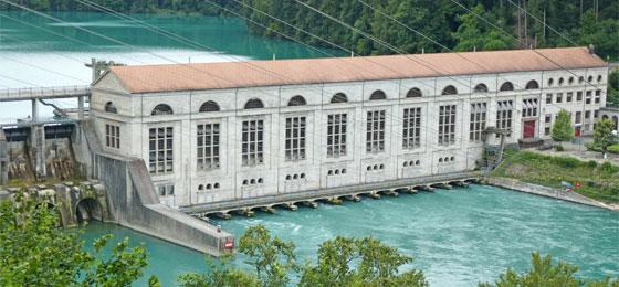 L'image montre la centrale hydroélectrique de Mühleberg.